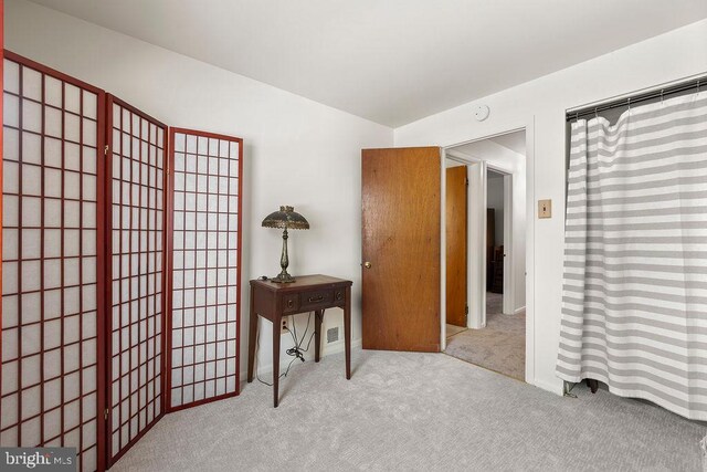 office area featuring lofted ceiling and carpet