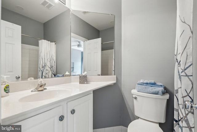 bathroom featuring vanity, a shower with curtain, toilet, and visible vents
