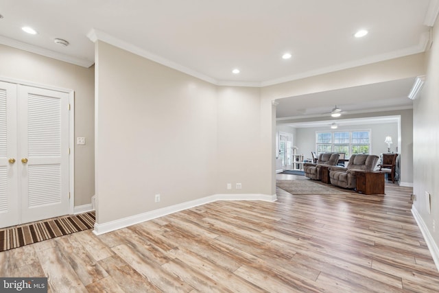 living room with recessed lighting, baseboards, ornamental molding, and light wood finished floors