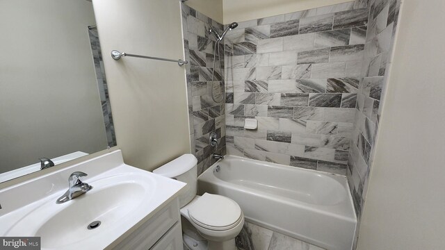 2028 6th St S, Arlington, VA 22204 - bathroom featuring toilet, vanity, and washtub / shower combination