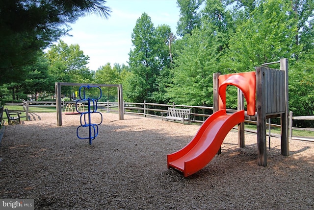4129 Fountainside Ln Unit 202, Fairfax, VA 22030 - communal playground featuring fence