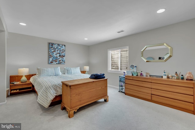 bedroom featuring light colored carpet, baseboards, visible vents, and recessed lighting