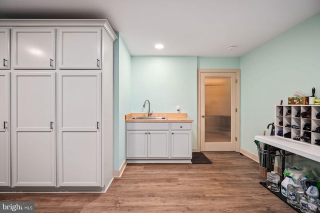 135 Cleremont Dr, Fredericksburg, VA 22405 - bar featuring light wood-style floors, bar area, recessed lighting, a sink, and baseboards