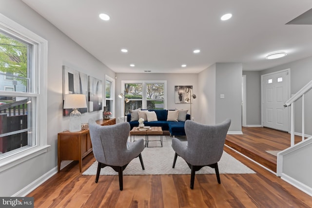 living area with baseboards, recessed lighting, and wood finished floors