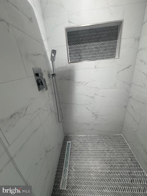 1809 Christian St, Philadelphia, PA 19146 - bathroom with tiled shower