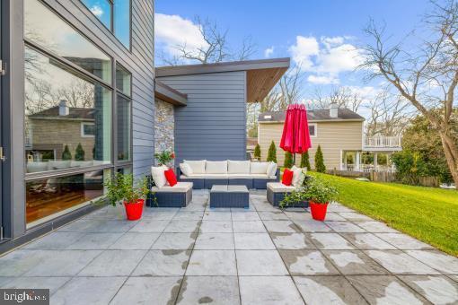 view of patio / terrace with outdoor lounge area
