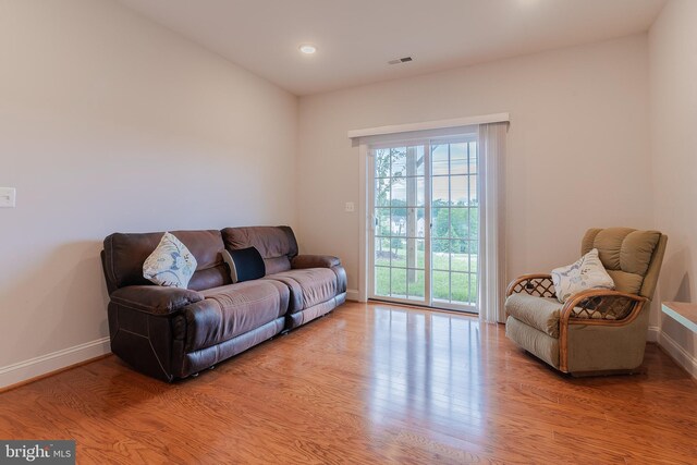 15332 Ballerina Loop, Woodbridge, VA 22193 - living area featuring baseboards, light wood-style floors, and recessed lighting