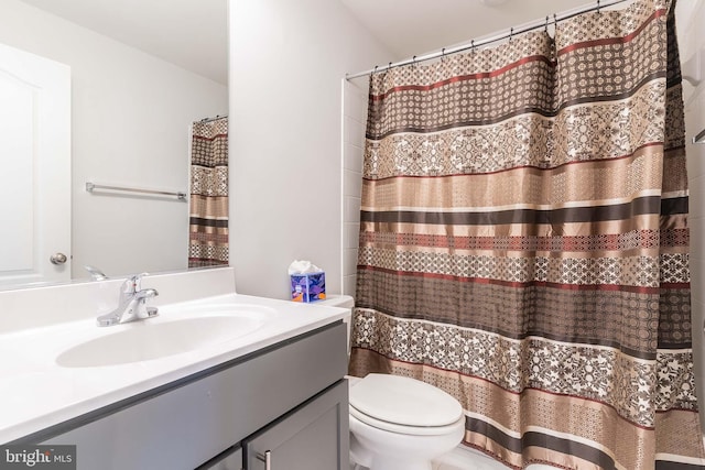 15332 Ballerina Loop, Woodbridge, VA 22193 - full bath with toilet, vanity, and a shower with curtain