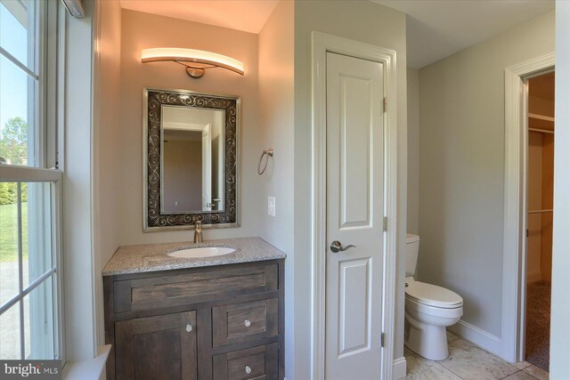 121 Rich Valley Rd, Mechanicsburg, PA 17050 - bathroom with vanity, baseboards, and toilet