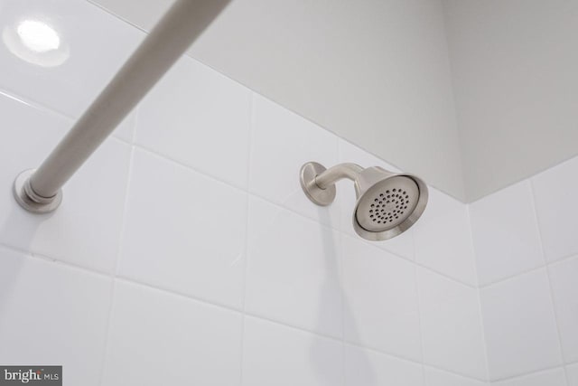 3393 Monterey Dr, Rockingham, VA 22801 - details featuring tiled shower