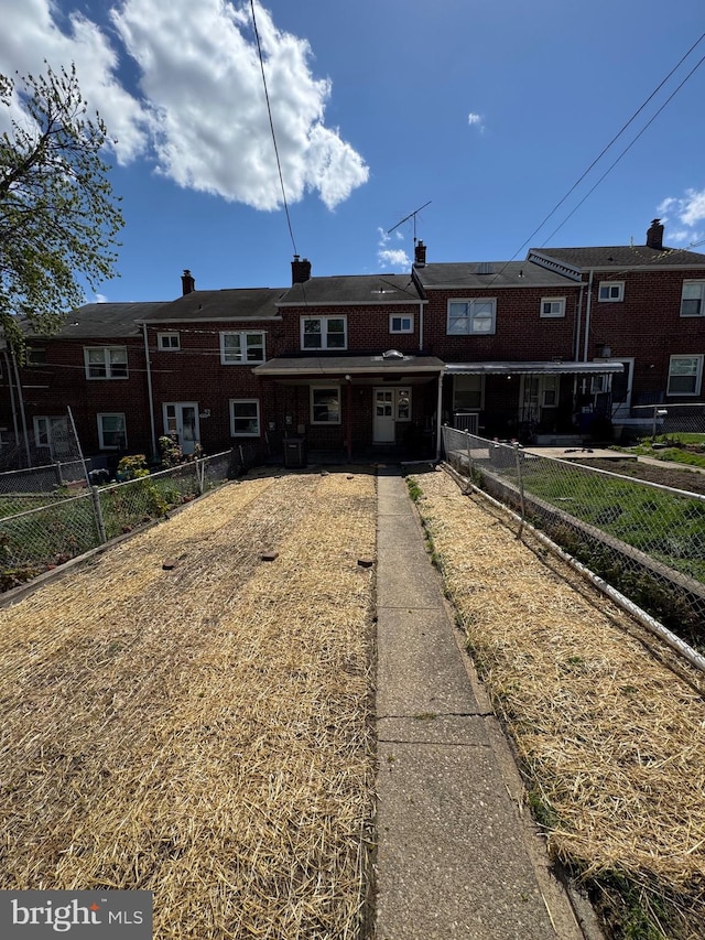 view of front facade with fence private yard