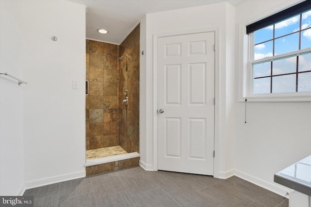 6301 Buchanan Trl W, Mercersburg, PA 17236 - bathroom featuring tiled shower, baseboards, and recessed lighting