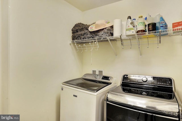 18010 Dave Anne Cir, Stewartstown, PA 17363 - clothes washing area featuring washing machine and dryer