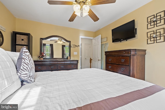 bedroom with ceiling fan