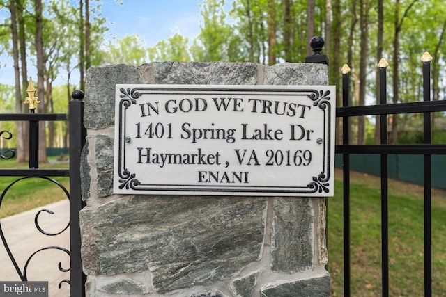 view of community / neighborhood sign