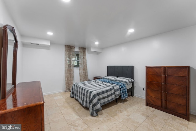 bedroom with baseboards, visible vents, and recessed lighting