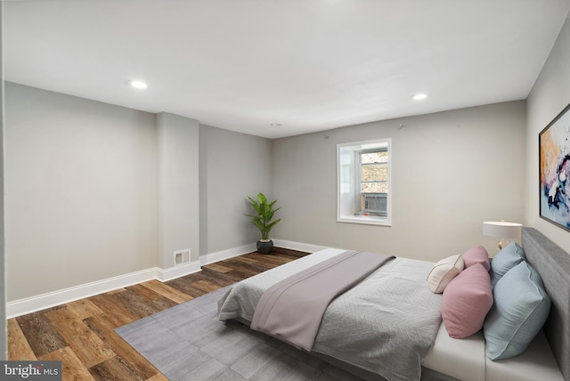 bedroom featuring visible vents, baseboards, recessed lighting, and wood finished floors