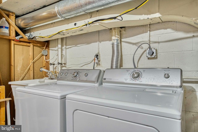 1273 Delaware Ave SW Unit 66, Washington, DC 20024 - laundry area featuring washer and dryer and concrete block wall