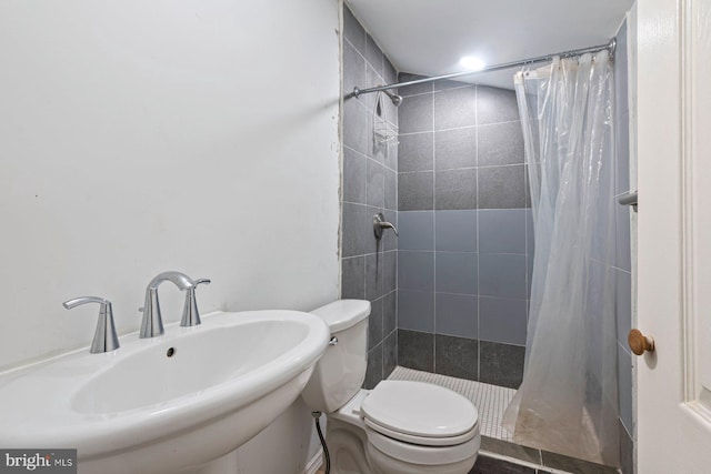 7020 Parsons Ln, Port Norris, NJ 08349 - bathroom with a sink, toilet, and tiled shower