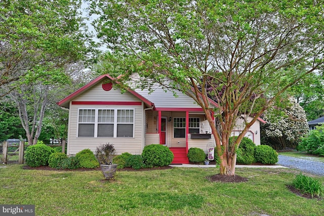 view of front facade with fence, a porch, and a front yard