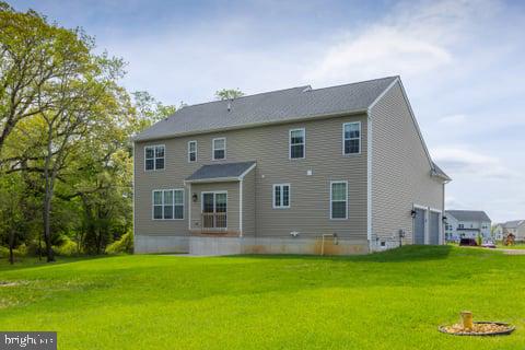 7 Nicole Cir, Pedricktown, NJ 08067 - rear view of property featuring a lawn and a garage