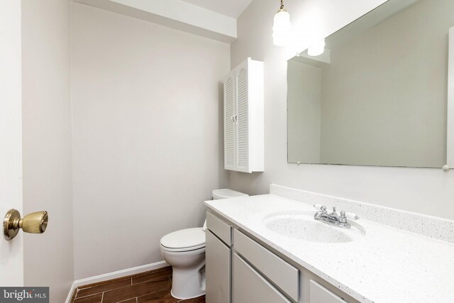 5310 Orchardson Ct, Fairfax, VA 22032 - bathroom with wood finished floors, toilet, vanity, and baseboards