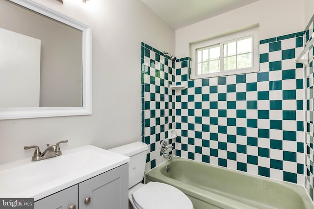 5310 Orchardson Ct, Fairfax, VA 22032 - full bathroom with toilet, vanity, and washtub / shower combination
