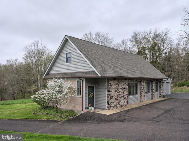 110 Clay Ridge Rd, Ottsville, PA 18942 - view of front of house with a shingled roof, stone siding, and a front yard