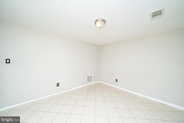 empty room with visible vents and baseboards