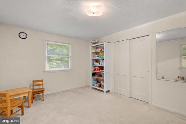 552 Brookwood Rd, Wayne, PA 19087 - living area with carpet and a textured ceiling