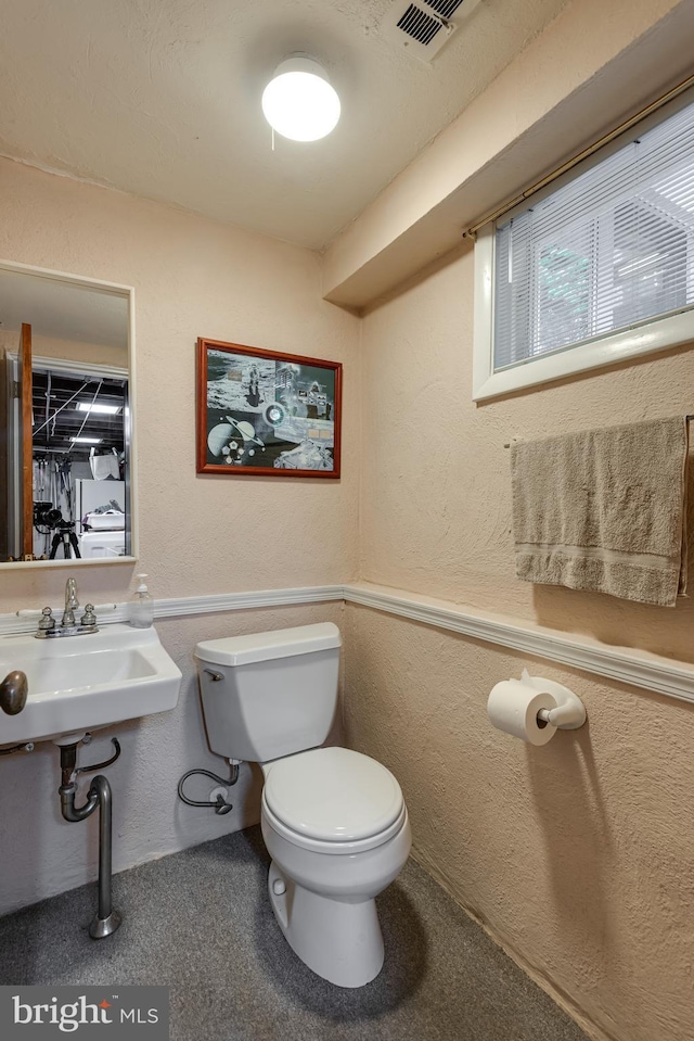 552 Brookwood Rd, Wayne, PA 19087 - bathroom with toilet and a textured wall