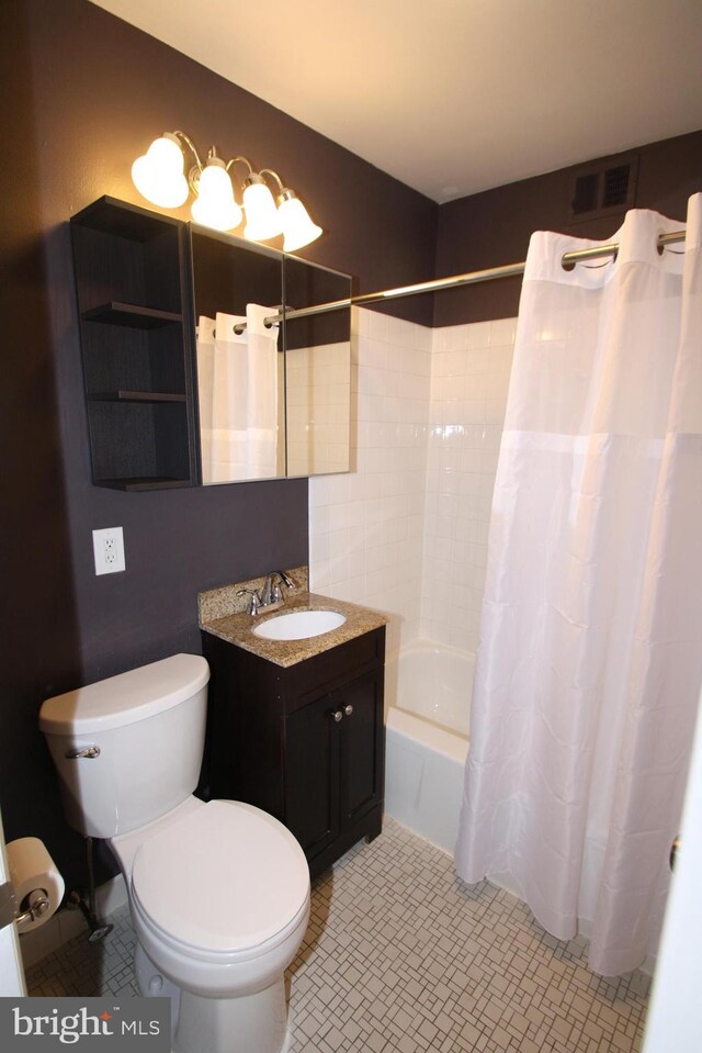 506 S 11th St Unit 33, Philadelphia, PA 19147 - full bath featuring visible vents, shower / bath combination with curtain, toilet, vanity, and tile patterned floors