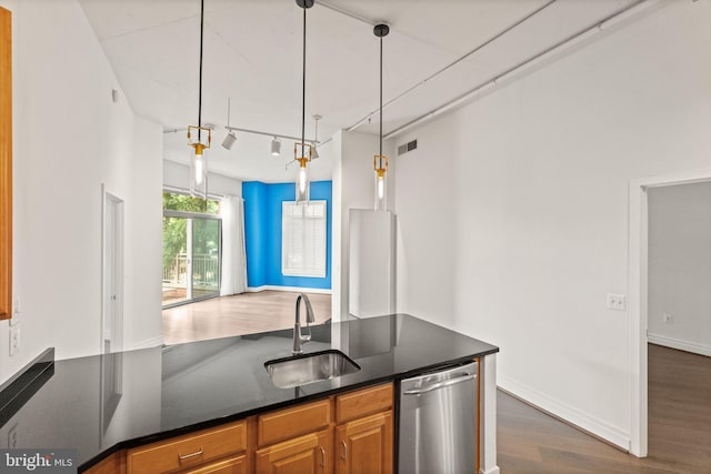 kitchen featuring stainless steel dishwasher, a sink, dark wood-style flooring, visible vents, and pendant lighting