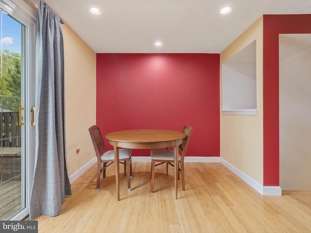 653 Willowby Run, Pasadena, MD 21122 - dining area with baseboards, wood finished floors, and recessed lighting