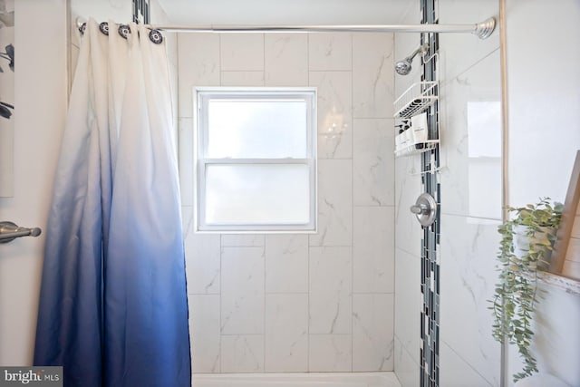 full bathroom featuring a tile shower