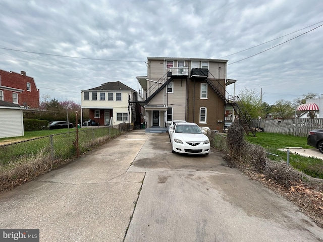 919 S Queen St, York, PA 17403 - view of front of home with fence and concrete driveway