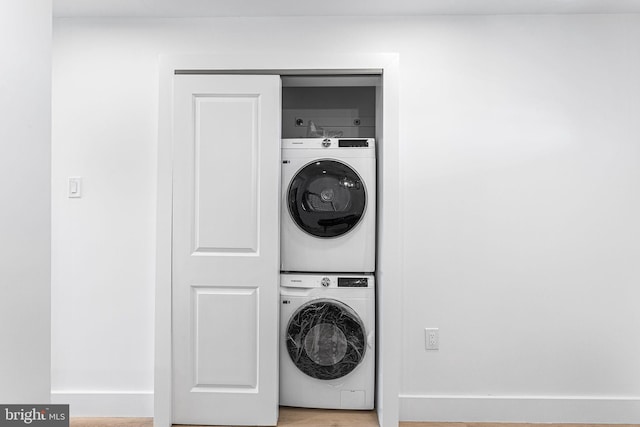 615 Salt Spray Rd Unit 3E, Ocean City, MD 21842 - laundry area with baseboards, stacked washer / drying machine, and laundry area
