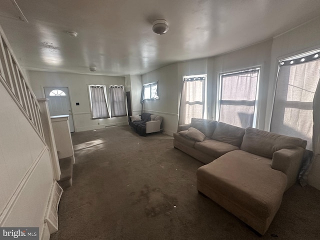 living area with carpet