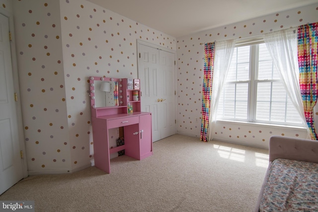12253 Tulane Falls Dr, Bristow, VA 20136 - bedroom with wallpapered walls, a closet, and light colored carpet