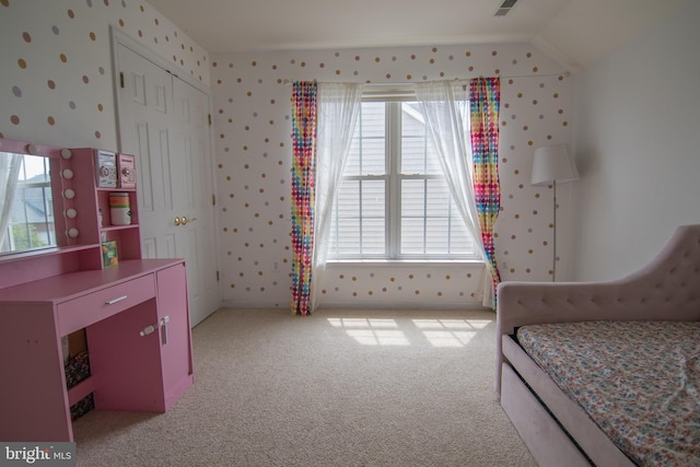 12253 Tulane Falls Dr, Bristow, VA 20136 - carpeted bedroom featuring wallpapered walls