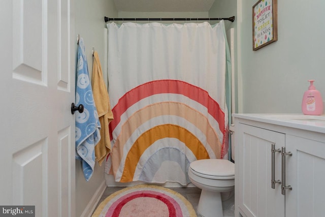 full bath featuring toilet, vanity, and a shower with curtain