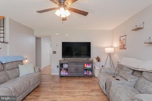 living area with ceiling fan and wood finished floors