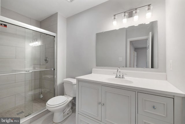 full bathroom featuring toilet, a shower stall, and vanity