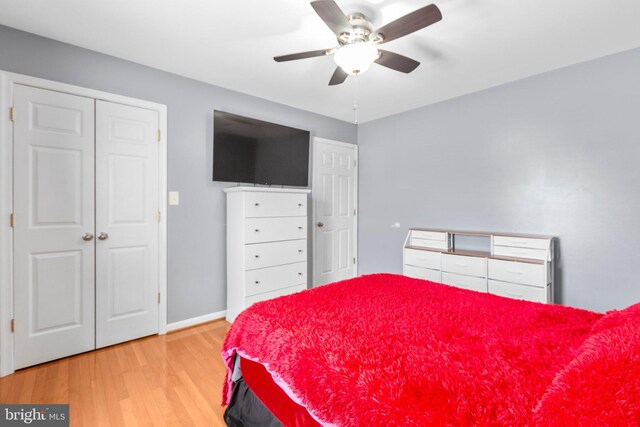 bedroom featuring baseboards, wood finished floors, a closet, and ceiling fan