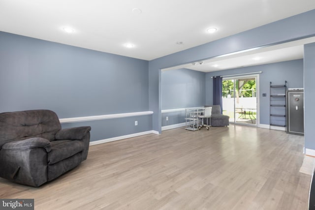 living area featuring recessed lighting, wood finished floors, and baseboards