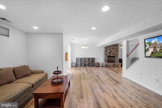 living area featuring recessed lighting, wood finished floors, and a fireplace