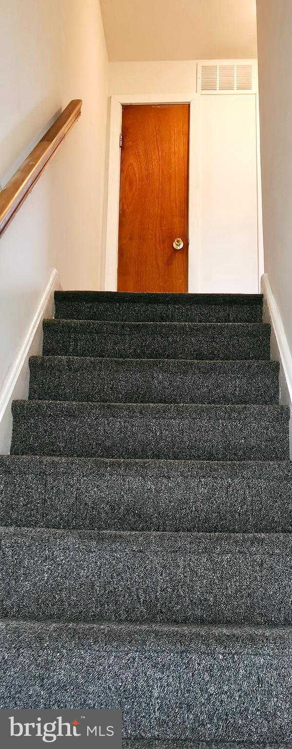 4471/2 Cook Ave, Paulsboro, NJ 08066 - stairs featuring visible vents