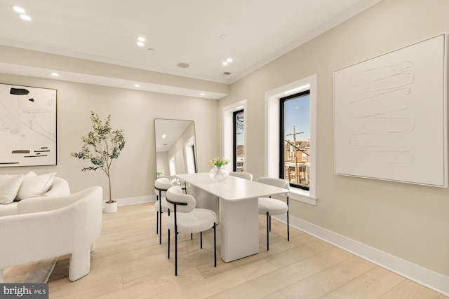 dining area with visible vents, baseboards, light wood finished floors, ornamental molding, and recessed lighting