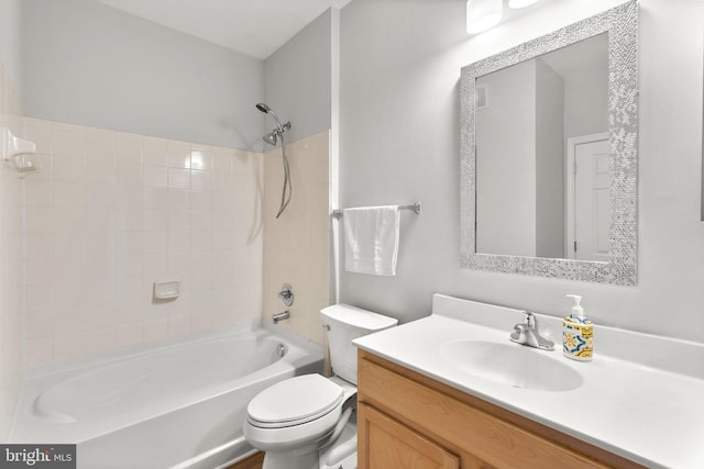 3830 Lightfoot St Unit 335, Chantilly, VA 20151 - bathroom with washtub / shower combination, vanity, and toilet