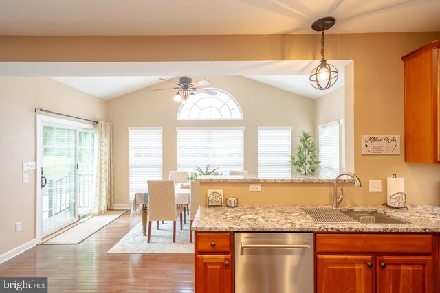 869 Bourban Ln, West Grove, PA 19390 - kitchen featuring dishwasher, a ceiling fan, lofted ceiling, light wood-style flooring, and a peninsula